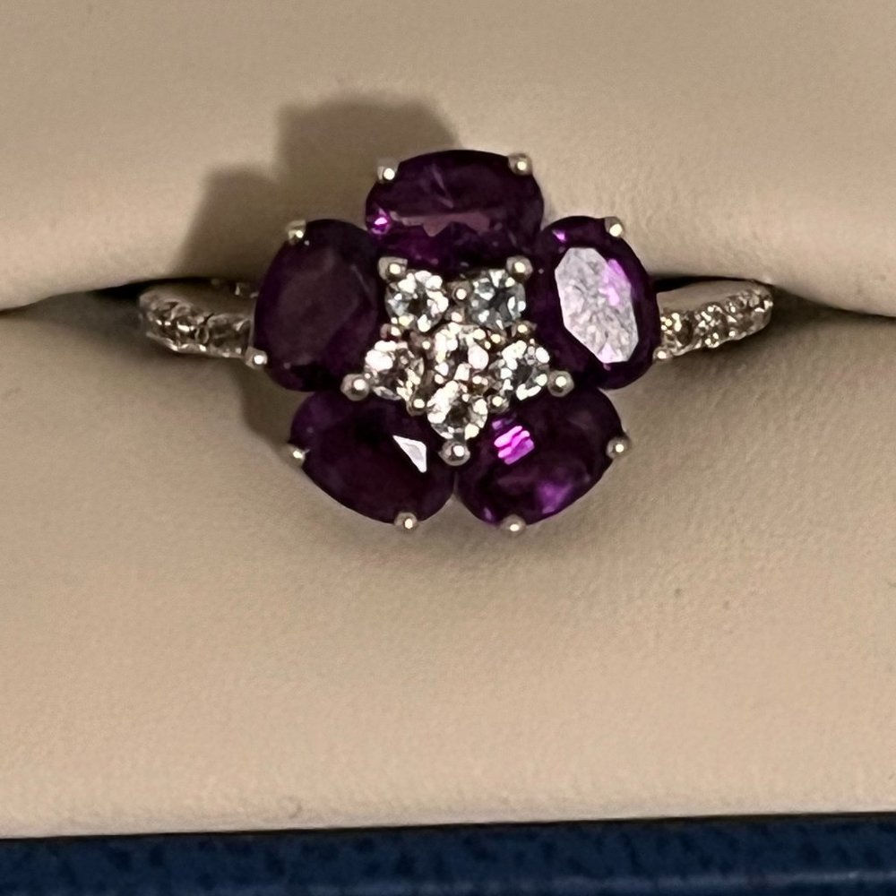 Ring - Picture 1 of 2
